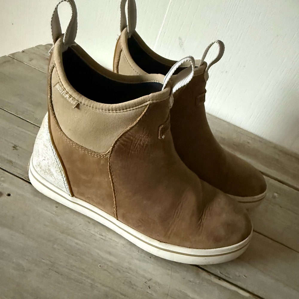 XTRATUF leather ankle deck boots, waterproof. Women’s size 7 - Picture 2 of 3
